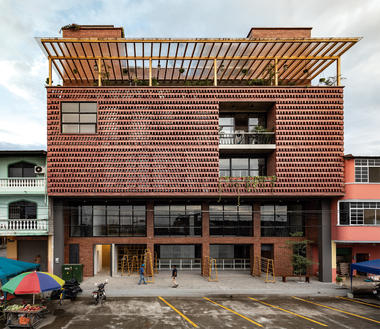Centro Productivo La Proveedora / Natura Futura Arquitectura
