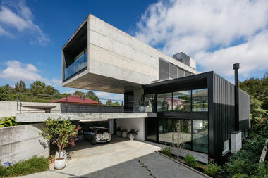 Casa BRM / Biselli Katchborian Arquitetos