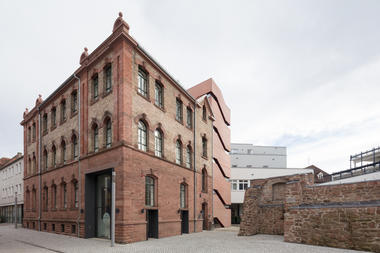 Museo Tonofenfabrik Lahr / Heneghan Peng Architects
