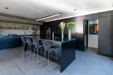 Gallery of A House Hidden in the Landscape / Bender Freiberg Arquitectos  - 10