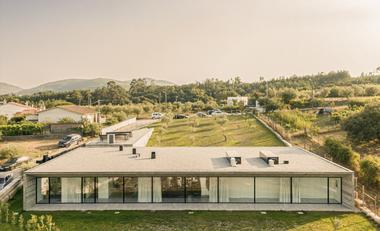 Tojal House / Contaminar Arquitectos