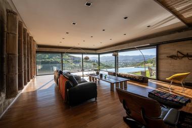 Galeria de Residência escondida na paisagem / Bender Freiberg Arquitectos  - 16