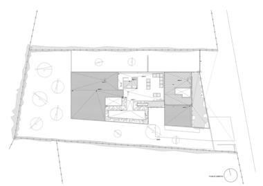 画廊 Boadilla del Monte别墅，裸材料的室内外差异感 / Malu de Miguel  - 21