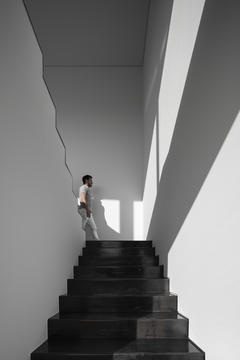 画廊 Planstone工厂，黑白与玻璃的碰撞 / Paulo Martins  - 16