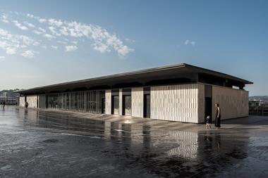 Reforma del Edificio Portaviones / VAUMM