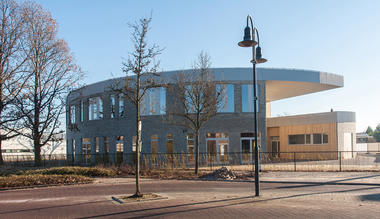比利时学校 de Brug，与环境融合的体验式教学 / UArchitects + Lens°ass architecten
