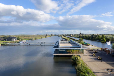 荷兰世界遗产荷兰风车村游客中心 / M& DB Architecten