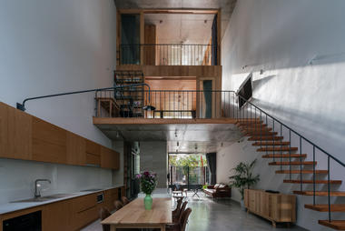 Bin & Bon 住宅，梯田式挑空剖面 / H.a workshop