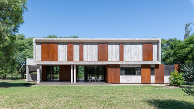 Casa en Villa Allende / Santiago Viale
