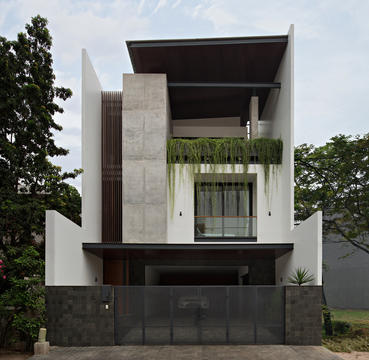 Casa VGI / Pranala Associates