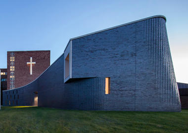 Capilla St. Mary / PLY+