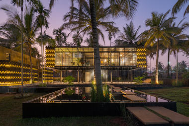 Gallery of House on Pipes  / Parallax  - 8