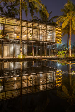 Gallery of House on Pipes  / Parallax  - 9