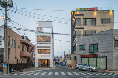 Roffi, un pequeño café / ADF Architects