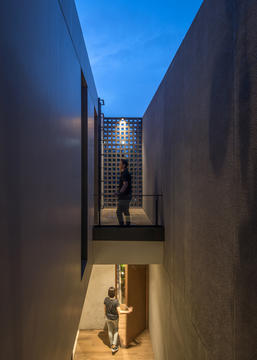 Gallery of CJ House / RUANGRONA  - 4