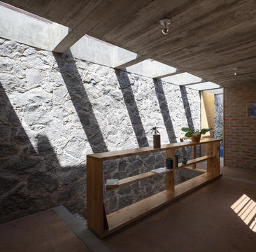 Gallery of Nakasone House / Escobedo Soliz  - 13