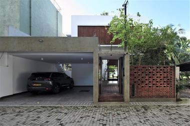 Gallery of House at Kalalgoda / Damith Premathilake Architects  - 2