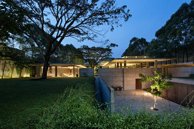 Gallery of IH Residence / andramatin  - 20