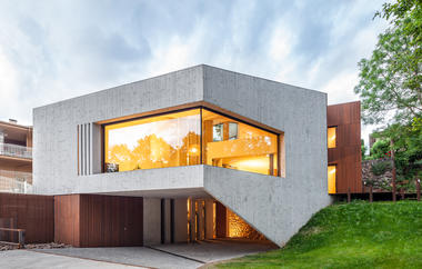 Casa Piedra de Bosque / Arnau estudi d'arquitectura