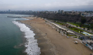 Fotografías comparativas de las playas de Lima antes y durante la cuarentena 