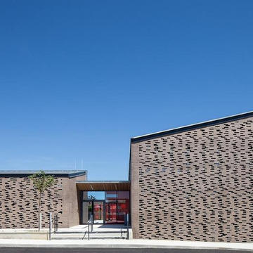 Gallery of Clay Wall Brick in Louise Michel School - 4