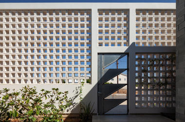 Gallery of A House with Four Gardens / draftworks architects  - 24
