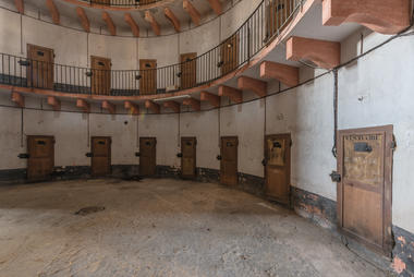 Gallery of The Architecture of Surveillance: The Panopticon Prison  - 3