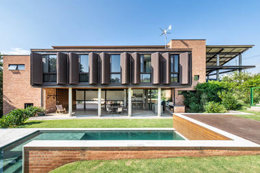 Casa Valinhos / Bernard Leroux Arquitetos