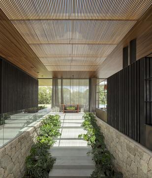 Galería de Paisajismo en interiores: proyectos que traen verde adentro de los edificios  - 13