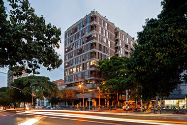 Edificio Lauret / Connatural + Grupo Terrarea