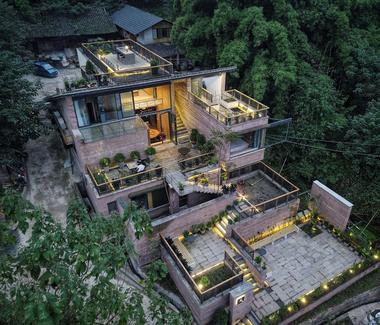 Casa en la montaña de Lew / LEW JOESON