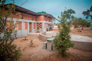 Gallery of Evergreen School / CAUKIN Studio  - 3