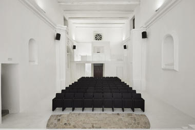 Transformación de la iglesia de San Rocco en teatro / Luigi Valente + Mauro Di Bona