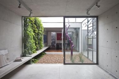 Gallery of 9 Homes With Indoor/Outdoor Spaces for All the Summer Vibes  - 3