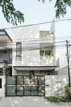 Gallery of Ambivert House / TRST Architect  - 15