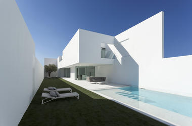 Casa Pati Blau / Fran Silvestre Arquitectos