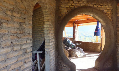 Galería de Estructuras en adobe: técnicas para la construcción de paredes de tierra  - 11