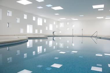 Piscina climatizada y spa en Mallorca / A2arquitectos