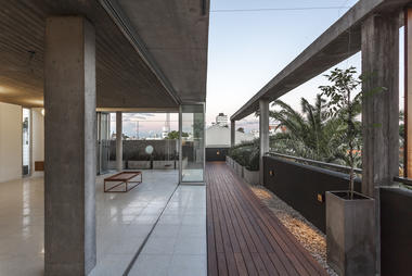 Edificio LeBreton 4482 / Barq