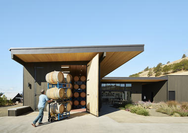 Galería de Arquitectura Vitivinícola: Salas de máquinas, bodegas, centros de degustación y salas de venta  - 1