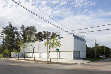 Montegrande Commercial Center / Sava Arquitectos