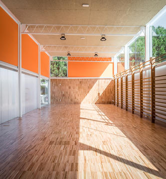 Gallery of Nuestra Señora de Lourdes School Gym / Picado de Blas  - 8