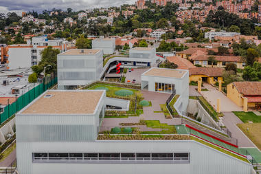 Ampliación Colegio Helvetia Bogotá / El Equipo Mazzanti
