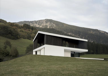 A Casa Pura / Perathoner Architects