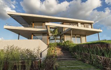 Casa EA / Juan Trivelloni Arquitectura