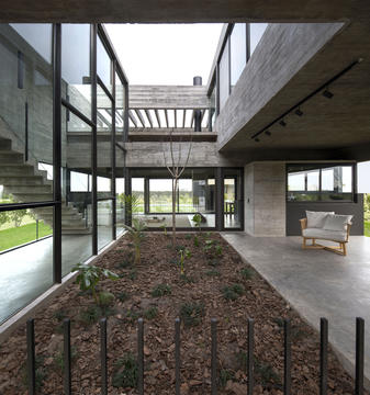 Gallery of Castaños House / Ekaterina Kunzel + María Belén García Bottazzini  - 2