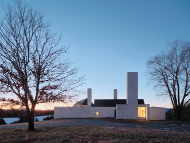 Gallery of Three Chimney House / TW Ryan Architecture  - 10