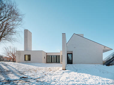 Gallery of Three Chimney House / TW Ryan Architecture  - 1