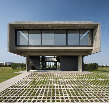 Castaños House / Ekaterina Kunzel + María Belén García Bottazzini