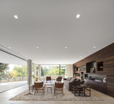 Gallery of La Petite Afrique Building / Isay Weinfeld  - 12
